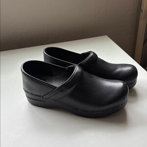 Dansko Professional Cabrio Clog Women size 39 Black Leather Comfort Shoes